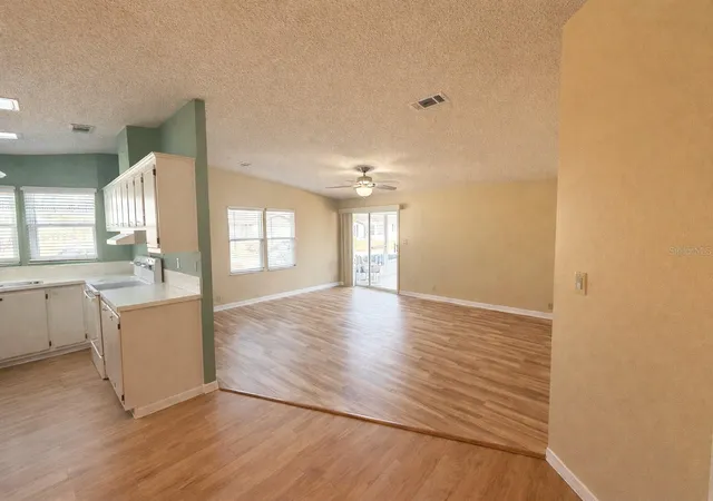 Photo 4 of Manufactured home for sale at 25308 Casa Del Lago Ln, Leesburg, FL 34748 | MLS# G5107740 | Listing updated on 2026-10-12