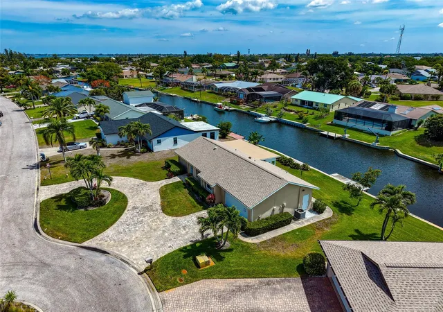 Homes for sale in Bradenton, FL | 5011 Mangrove Point Rd, Bradenton, FL 34210 | MLS# A4681283
