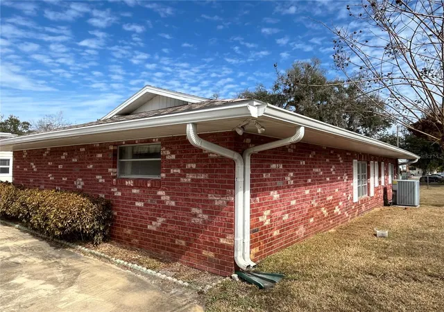 Photo 3 of Single family home for sale at 2004 S Riverside Dr, Edgewater, FL 32141 | MLS# TB8472785 | Listing updated on 2026-08-15