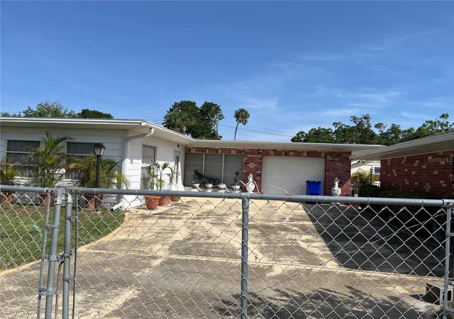 Photo 5 of Single family home for sale at 2004 S Riverside Dr, Edgewater, FL 32141 | MLS# TB8472785 | Listing updated on 2026-08-15
