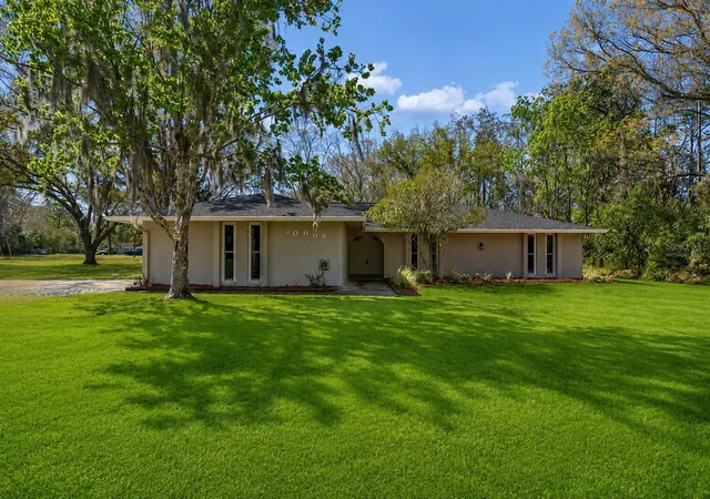 Photo 2 of Single family home for sale at 10909 Candy Ln, New Port Richey, FL 34654 | MLS# W7882726 | Listing updated on 2026-07-31