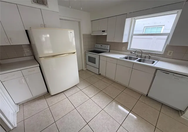 3rd image of 1270 8Th Ave Ne, Largo, FL 33770 | MLS# TB8472804
