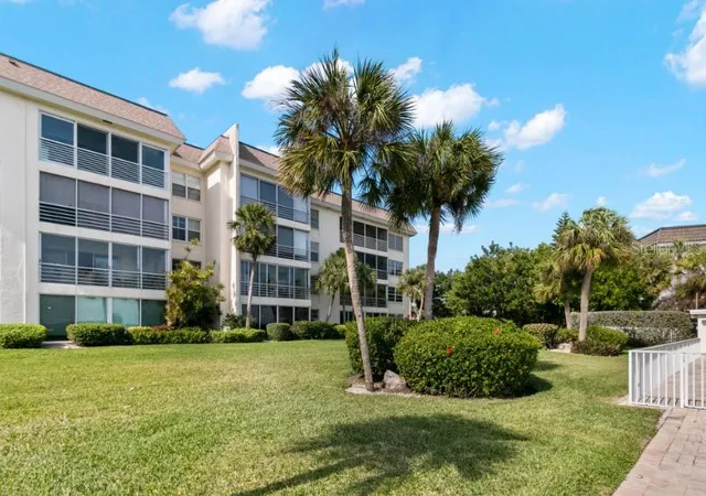 Condo for sale at 605 Sutton Pl #102, LONGBOAT KEY, FL 34228 | MLS# A4681310