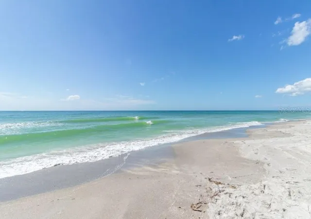 Homes for sale in Longboat Key, FL | 605 Sutton Place, Longboat Key, FL 34228 | Houzeo