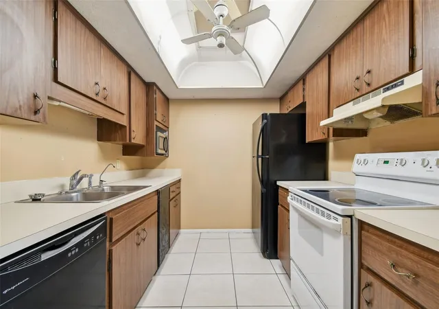 Photo 2 of Condo for sale at 645 N Keene Rd #D, Clearwater, FL 33755 | MLS# TB8472846 | Listing updated on 2026-08-23