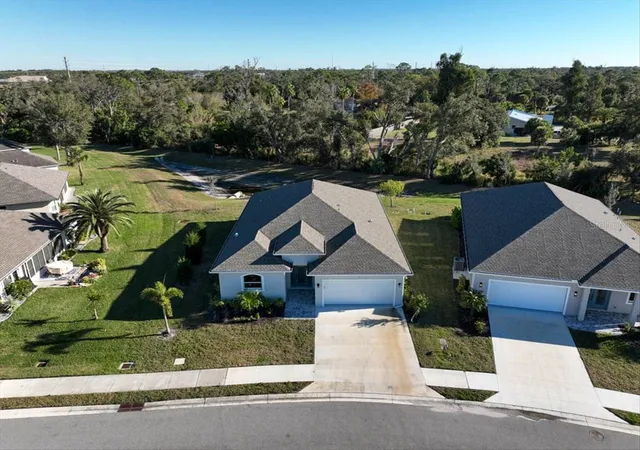 3rd image of 725 Redbud Ct, Englewood, FL 34223 | MLS# D6146000
