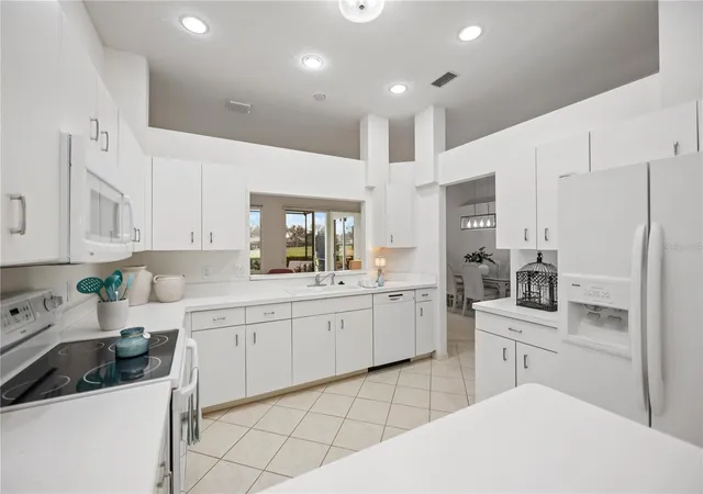 Photo 2 of Single family home for sale at 547 Fallbrook Dr, Venice, FL 34292 | MLS# D6146003 | Listing updated on 2026-10-20