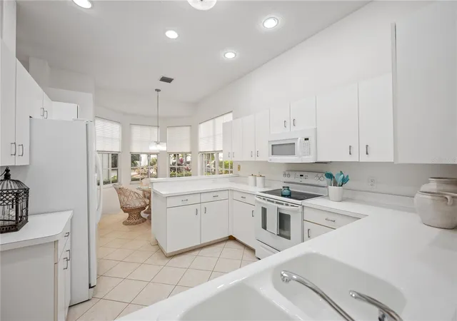 Photo 4 of Single family home for sale at 547 Fallbrook Dr, Venice, FL 34292 | MLS# D6146003 | Listing updated on 2026-10-20