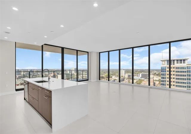 Photo 4 of Condo for sale at 275 1st Avenue S #2001, Saint Petersburg, FL | MLS# TB8472986 | Listing updated on 2026-09-07