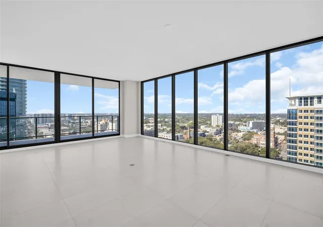 Photo 2 of Condo for sale at 275 1st Avenue S #2001, Saint Petersburg, FL | MLS# TB8472986 | Listing updated on 2026-09-07