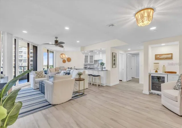 3rd image of 1211 Gulf Of Mexico Dr #403, Longboat Key, FL 34228 | MLS# A4681405
