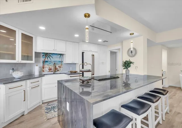 5th image of 1211 Gulf Of Mexico Dr #403, Longboat Key, FL 34228 | MLS# A4681405
