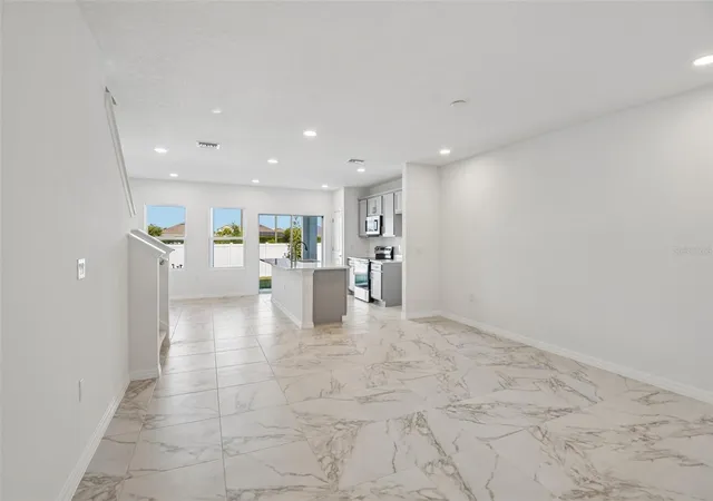 4th image of 6856 Holcombe Down Dr, Zephyrhills, FL 33541 | MLS# TB8473230