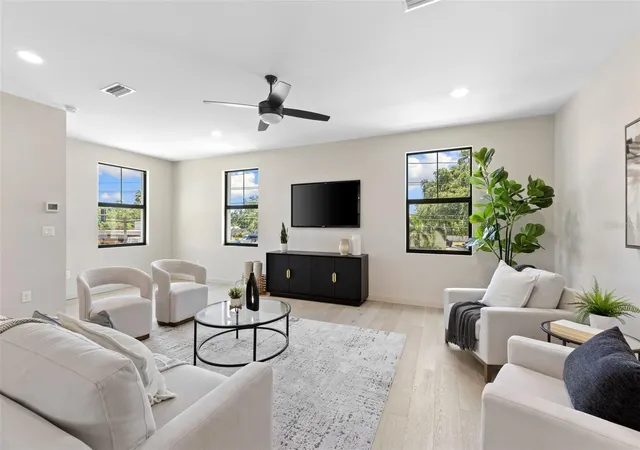 4th image of 2211 16th Street N, Saint Petersburg, FL 33704 | MLS# TB8473248