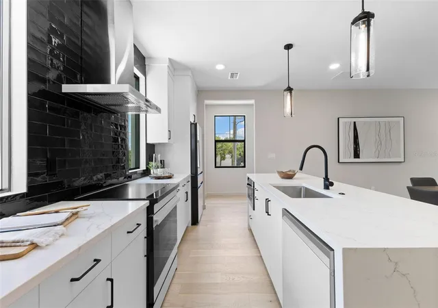 5th image of 2211 16th Street N, Saint Petersburg, FL 33704 | MLS# TB8473248
