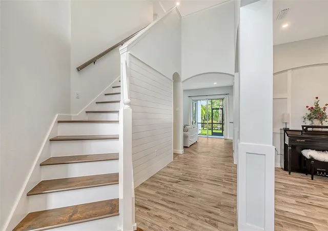 4th image of 6433 Blue Grosbeak Cir, Lakewood Ranch, FL 34202 | MLS# A4681479
