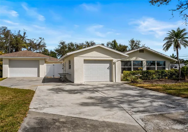 Photo 3 of Single family home for sale at 896 S Venice Blvd, Venice, FL 34293 | MLS# N6142818 | Listing updated on 2026-09-01