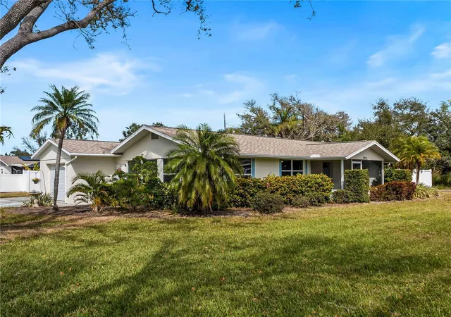 Photo 4 of Single family home for sale at 896 S Venice Blvd, Venice, FL 34293 | MLS# N6142818 | Listing updated on 2026-09-01