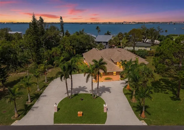 4th image of 1710 Parker Dr, Englewood, FL 34223 | MLS# N6142824