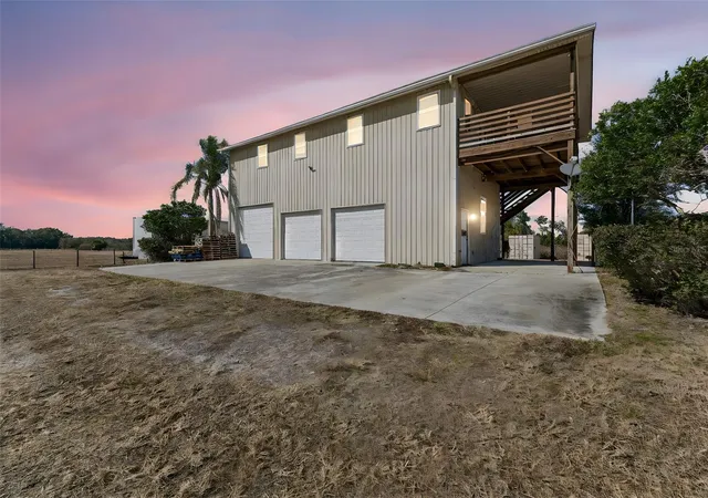 Photo 1 of Single family home for sale at 4026 Mcintosh Ests Ln, Plant City, FL 33565 | MLS# TB8473508 | Listing updated on 2026-10-06