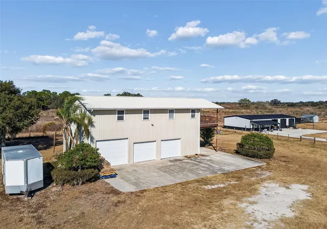 Photo 3 of Single family home for sale at 4026 Mcintosh Ests Ln, Plant City, FL 33565 | MLS# TB8473508 | Listing updated on 2026-10-06