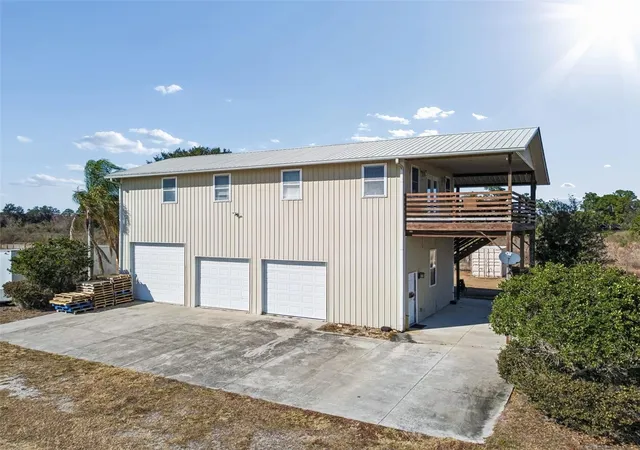 Photo 3 of Single family home for sale at 4026 Mcintosh Ests Ln, Plant City, FL 33565 | MLS# TB8473508 | Listing updated on 2026-10-06