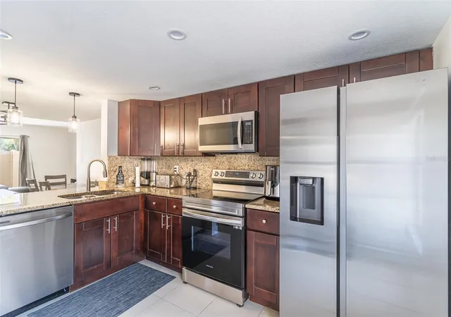 Listing Photo 4 - Condo for sale in building located at 4837 Puritan Cir, TAMPA, FL 33617 - Unit #2505