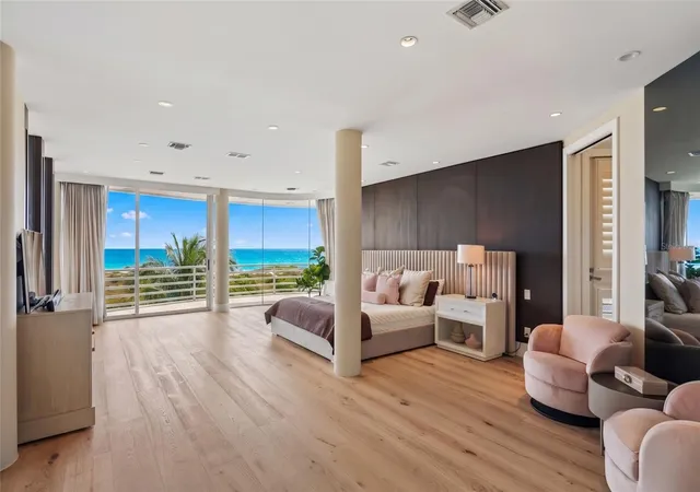 Photo 3 of Single family home for sale at 648 Beach Rd, Sarasota, FL 34242 | MLS# A4681541 | Listing updated on 2026-08-31