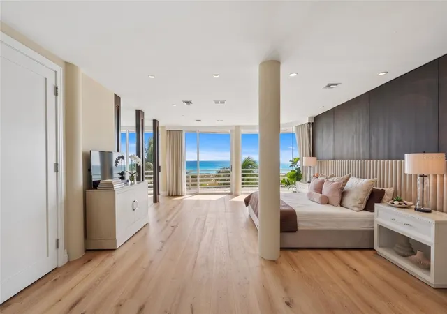 Photo 5 of Single family home for sale at 648 Beach Rd, Sarasota, FL 34242 | MLS# A4681541 | Listing updated on 2026-08-31