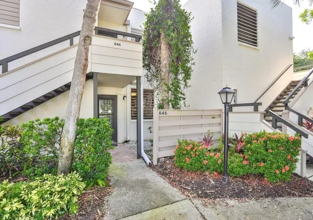 1st image of 645 Woodlawn Dr, Bradenton, FL 34210 | MLS# A4681548