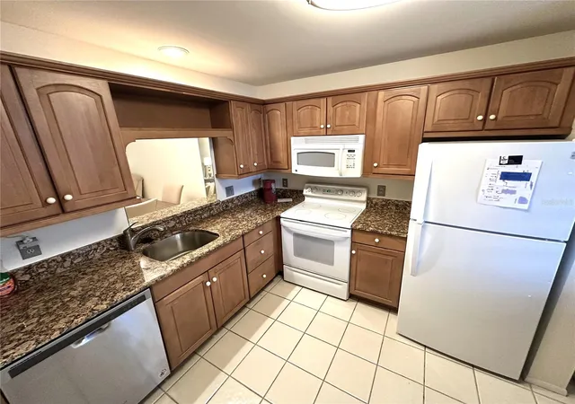 2nd image of 645 Woodlawn Dr, Bradenton, FL 34210 | MLS# A4681548