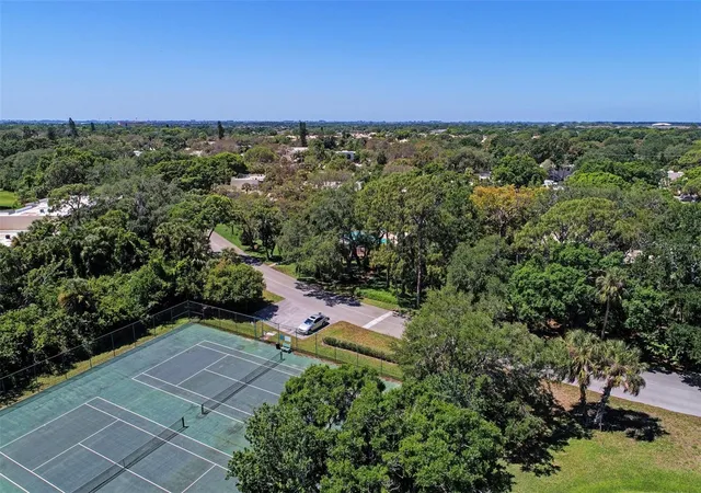 2nd image of 645 Woodlawn Dr, BRADENTON, FL 34210