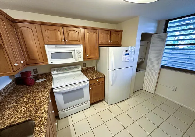 3rd image of 645 Woodlawn Dr, Bradenton, FL 34210 | MLS# A4681548