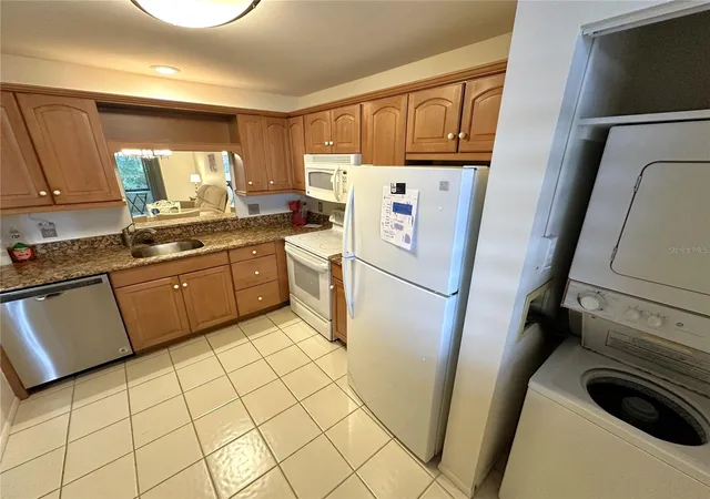 5th image of 645 Woodlawn Dr, Bradenton, FL 34210 | MLS# A4681548