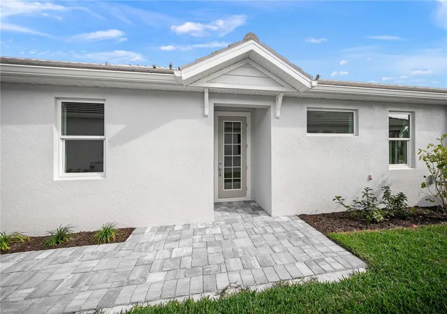 Photo 3 of Single family home for sale at 9533 Lunar Dove Dr, Sarasota, FL 34240 | MLS# A4681608 | Listing updated on 2026-05-13