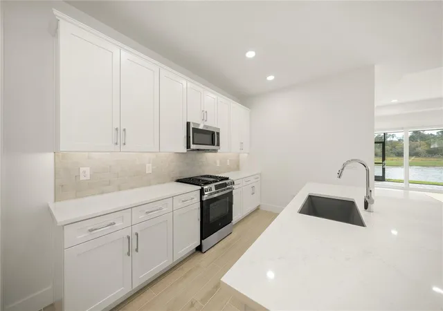 Photo 3 of House for sale at 9533 Lunar Dove Dr, Sarasota, FL 34240 | MLS# A4681608 | Listing updated on 2026-05-13