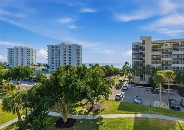 Photo 3 of Condo for sale at 1065 Gulf Of Mexico Dr #305, Longboat Key, FL 34228 | MLS# A4681609 | Listing updated on 2026-08-14