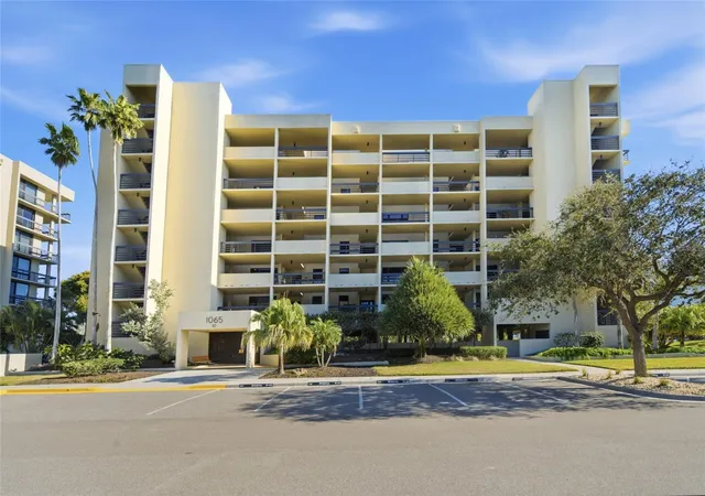 2nd image of 1065 Gulf Of Mexico Dr, Longboat Key, FL 34228