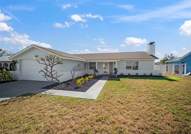 Homes for sale in Apollo Beach, FL | 910 Spindle Palm Wy, Apollo Beach, FL 33572 | MLS# TB8473743