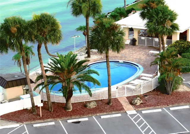 Photo 3 of Condo for sale at 4550 Cove Cir #106, Saint Petersburg, FL 33708 | MLS# TB8473752 | Listing updated on 2026-08-25