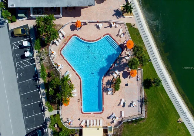 Photo 3 of Condo for sale at 4550 Cove Cir #106, Saint Petersburg, FL 33708 | MLS# TB8473752 | Listing updated on 2026-08-25