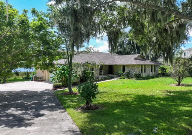 Photo 2 of Single family home for sale at 13 Hermosa Dr, Eustis, FL 32726 | MLS# G5107869 | Listing updated on 2026-09-19