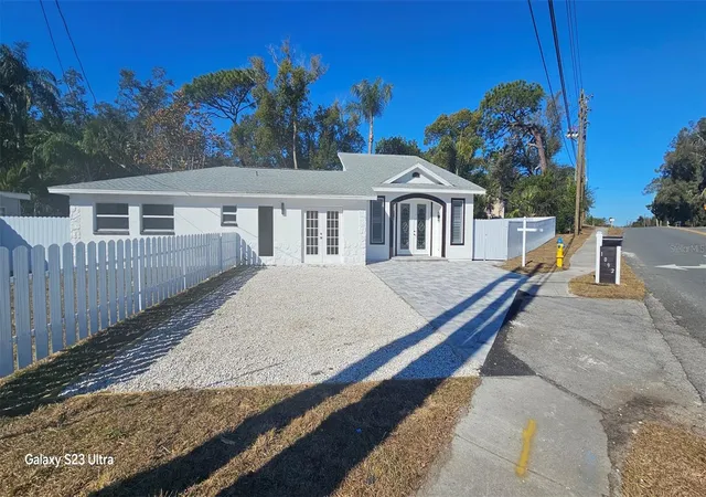 Photo 1 of Sale Pending at 1092 N Florida Ave, Tarpon Springs, FL 34689 | MLS# TB8473879 | Listing updated on 2026-09-03
