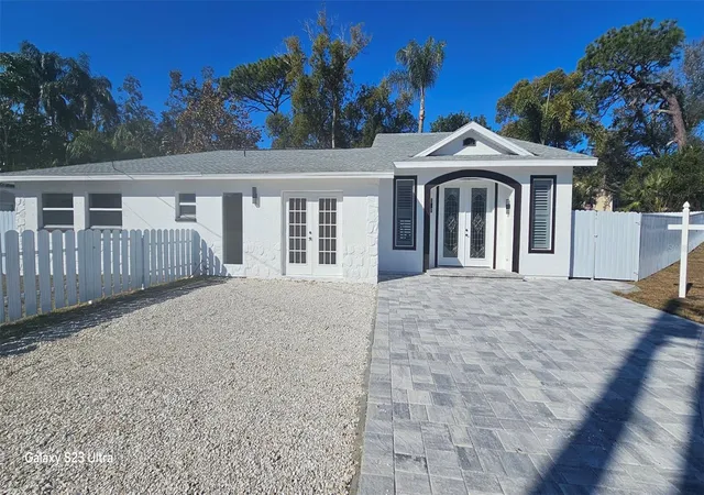 Photo 2 of Sale Pending at 1092 N Florida Ave, Tarpon Springs, FL 34689 | MLS# TB8473879 | Listing updated on 2026-09-03