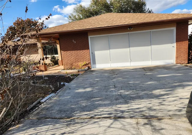 Photo 3 of Single family home for sale at 713 Bear Way, Kissimmee, FL 34759 | MLS# S5143415 | Listing updated on 2026-03-08