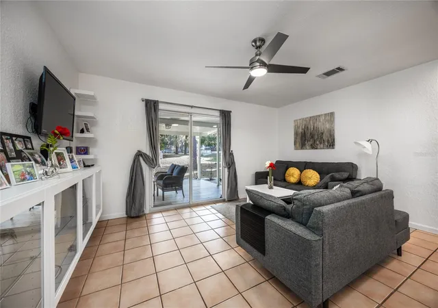 Listing Photo 4 - Condo for sale in building located at 1522 Se 25Th St, OCALA, FL 34471 - Unit #D