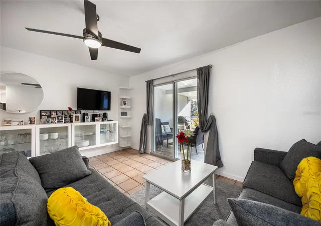Listing Photo 5 - Condo for sale in building located at 1522 Se 25Th St, OCALA, FL 34471 - Unit #D