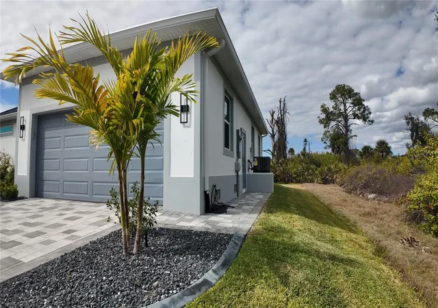 Photo 3 of Sale Pending at 1222 Underhill Cir, Port Charlotte, FL 33953 | MLS# D6146068 | Listing updated on 2026-10-10