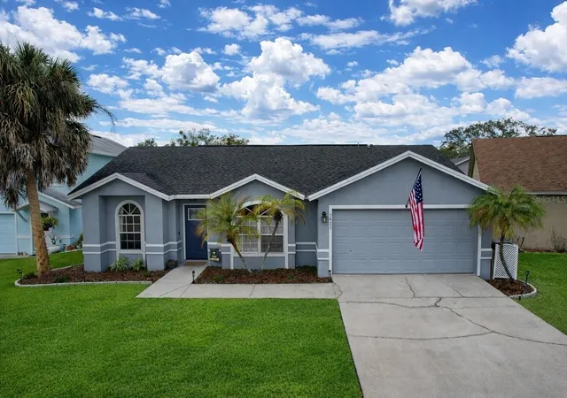 Homes for sale in Lakeland, FL | 2022 Hatteras Pt, Lakeland, FL 33813 | MLS# L4959261