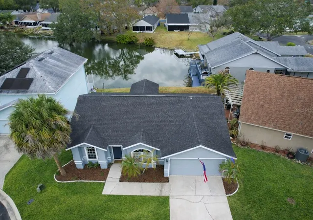 Homes for sale in Lakeland, FL | 2022 Hatteras Pt, Lakeland, FL 33813 | MLS# L4959261
